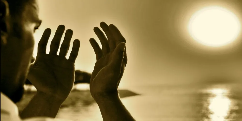 حريَّة المعتقد بين الخطاب الإلهي والروايات التاريخيَّة